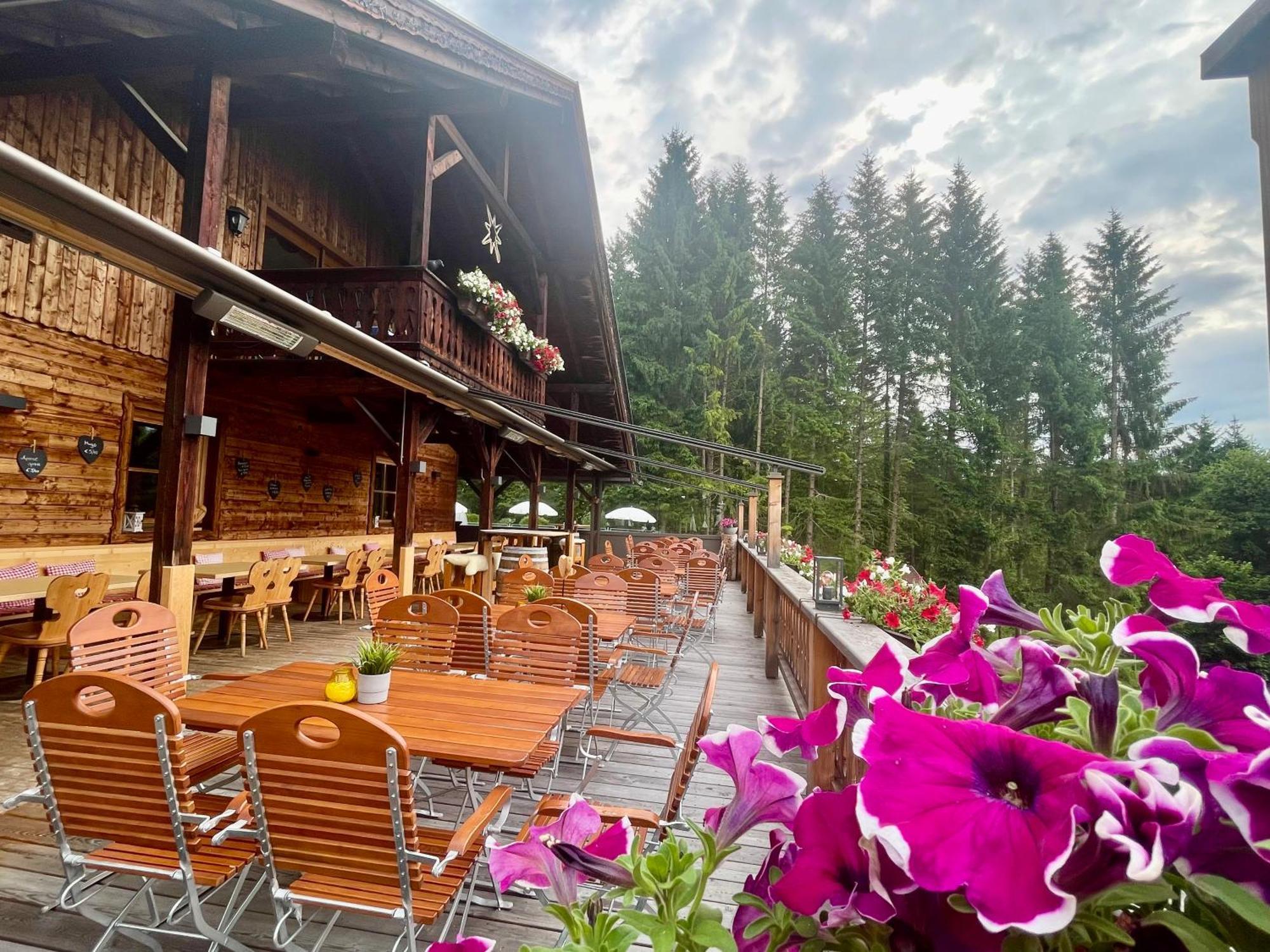 Garni - Frau Hitt 3*